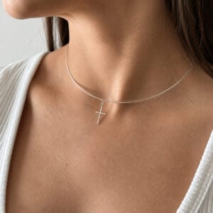 Choker Aro com Pingente Religioso de Cruz em Prata 925