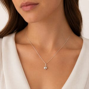 Colar com Pingente Coração Liso em Prata 925