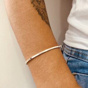 Bracelete Fio Quadrado 2 mm (Pulso Fino)