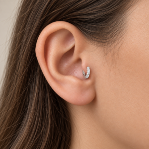 Piercing Argolinha Click Cravejada em Prata 925 6 mm para Tragus ou Hélix Pequeno