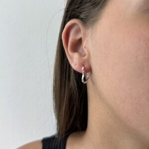 Argola Coração Torcido Diamantado 15 mm