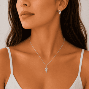 Conjunto Colar e Brinco Folha Cravejada