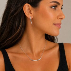 Conjunto Colar e Brincos Curvos com Detalhes Cravejados em Prata 925