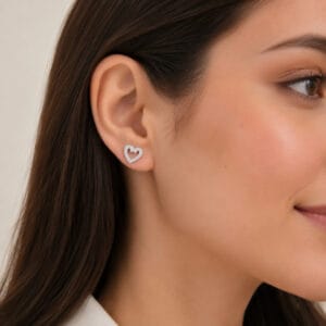 Brinco Coração Vazado Cravejado 10 mm em Prata 925