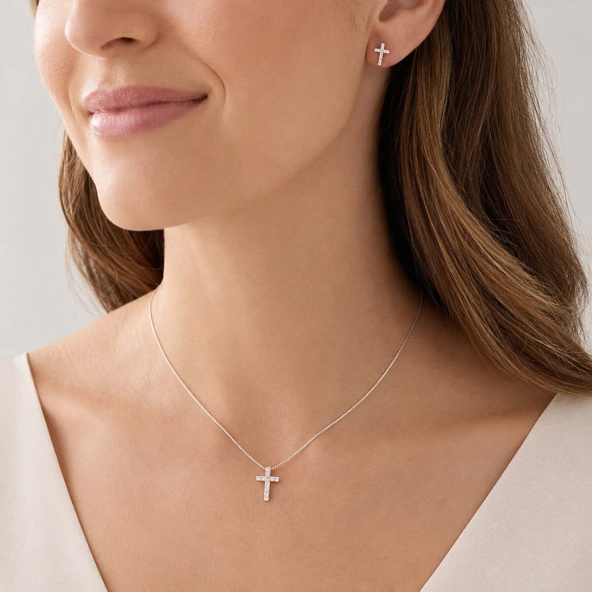 Conjunto Cruz Cravejada em Prata 925 – Colar e Brincos (2)