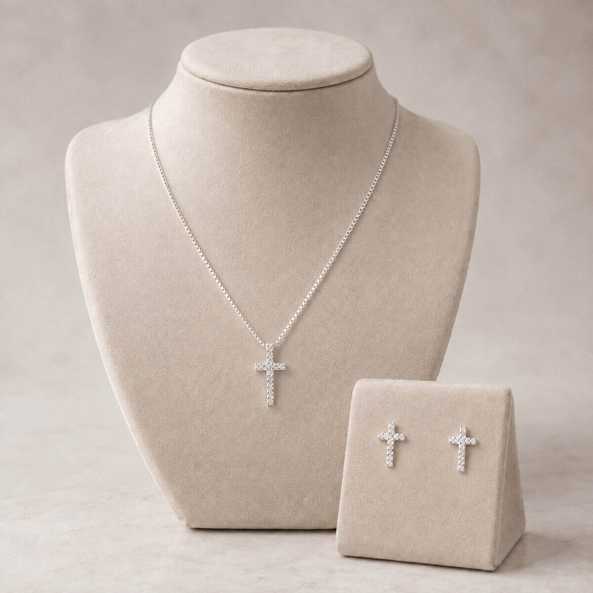 Conjunto Cruz Cravejada em Prata 925 – Colar e Brincos (4)