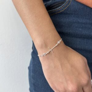 Pulseira Cruz Lisa com 2 Zircônias