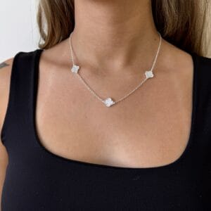Colar Três Trevos Importados Brancos 10 mm