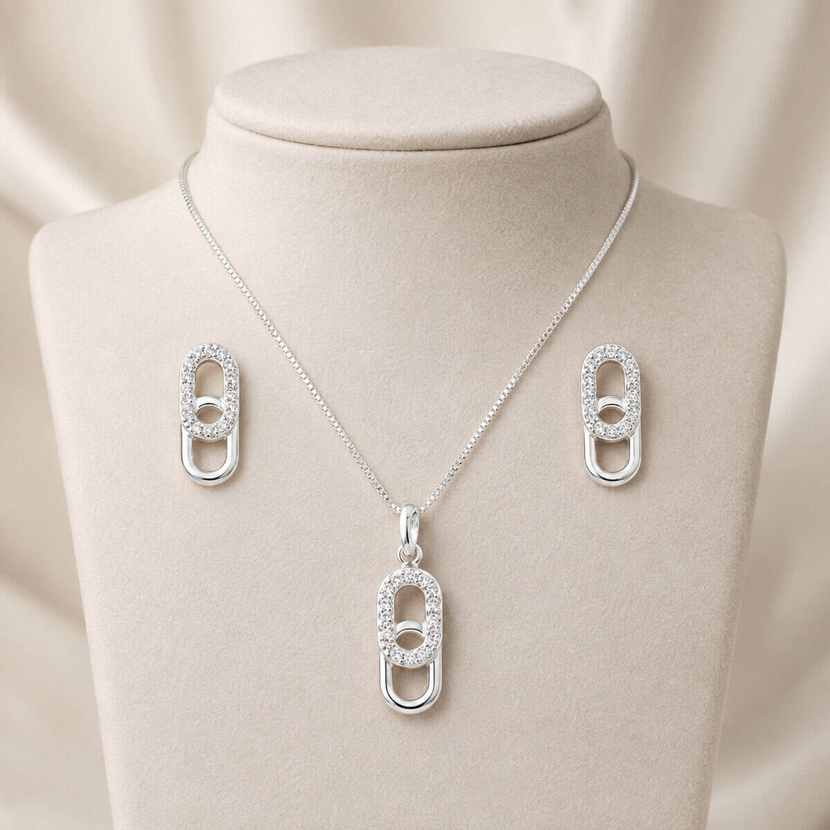Conjunto Clip Cravejado em Prata 925 – Colar e Brincos (3)