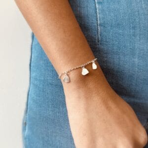 Pulseira Infantil 3 Corações Chapinhas