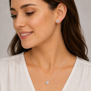Conjunto Coração Azul Claro Cravejado em Prata 925 – Colar e Brincos