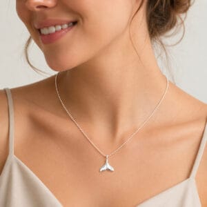 Colar Cauda de Baleia com Corrente de Bolinhas Diamantadas em Prata 925