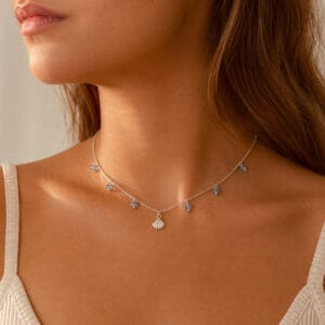 Choker Linha Mar com Pingentes Azuis e Concha em Prata 925