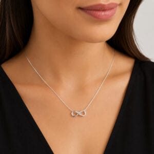 Colar Infinito com Zircônias em Prata 925 e Corrente Veneziana