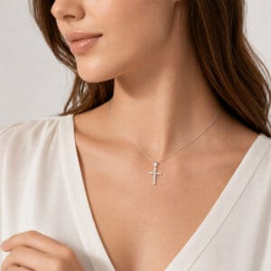 Colar Cruz Cravejada com Corrente Veneziana em Prata 925