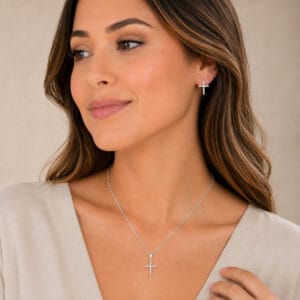 Conjunto Colar e Brincos Cruz Cravejada em Prata 925