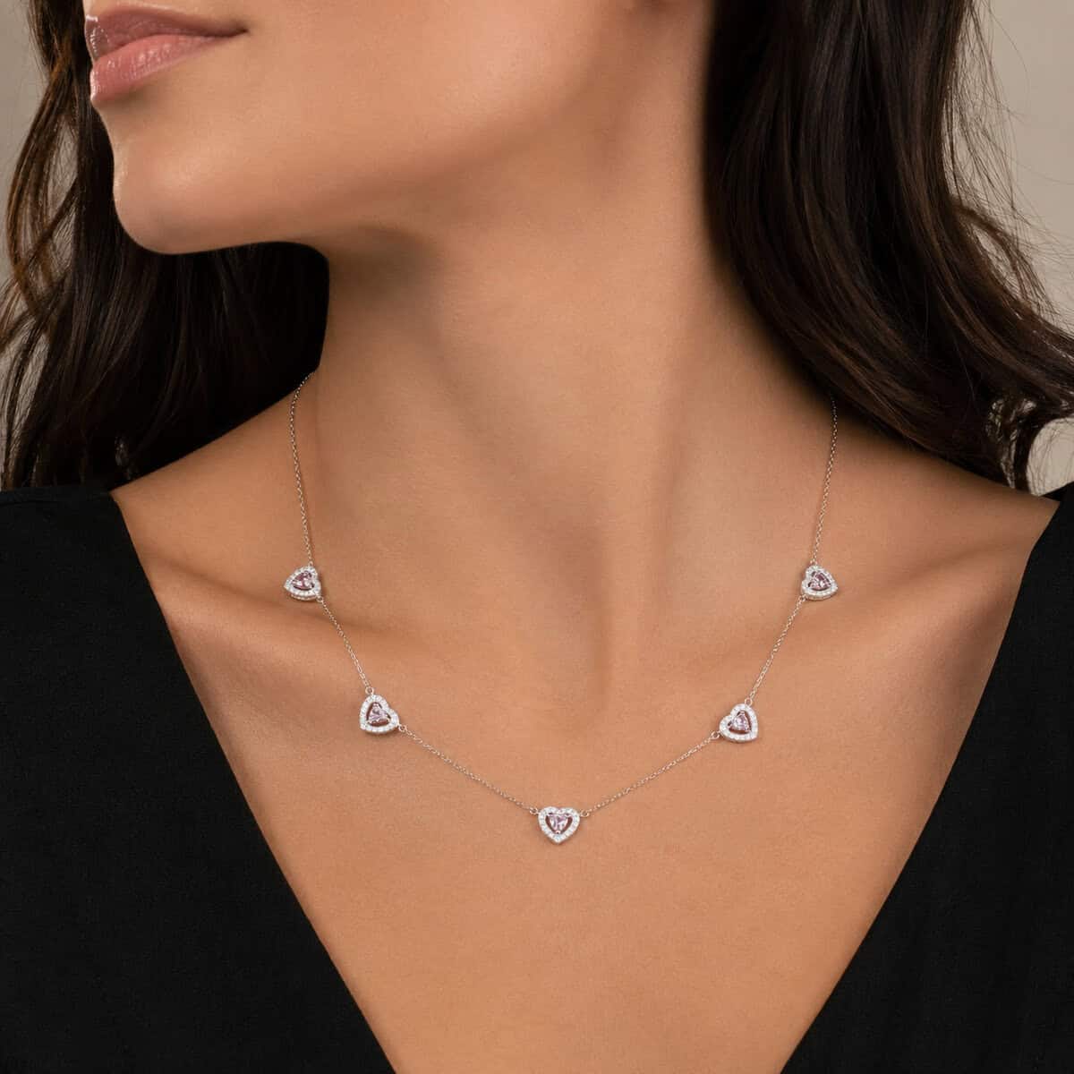Colar de Prata 925 com 5 Corações Rosa Claro Cravejados (1)