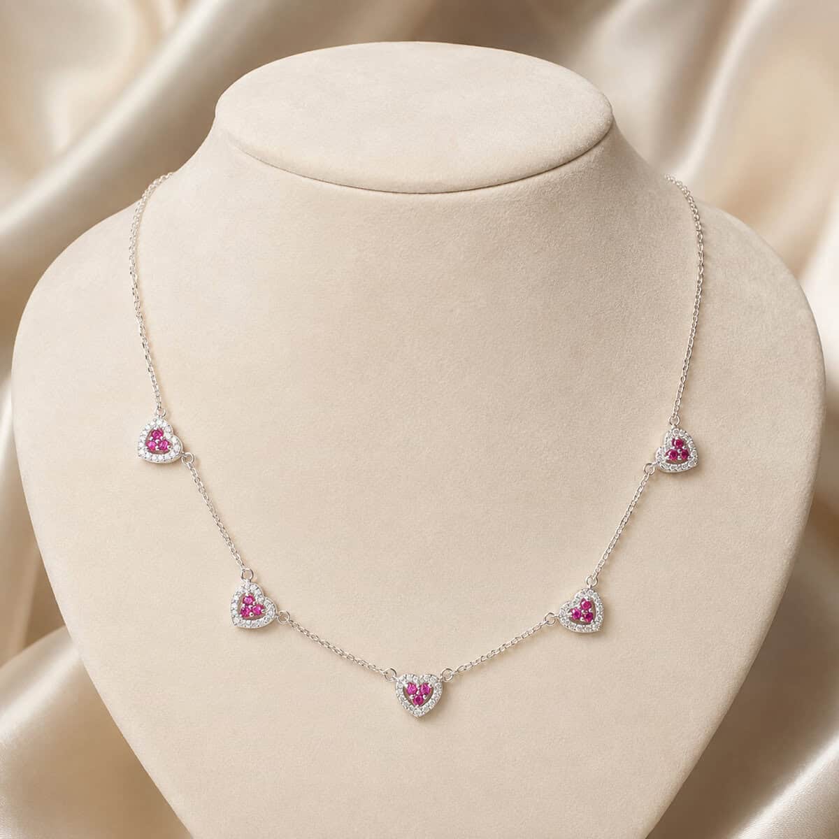 Colar de Prata 925 com 5 Corações Rosa Escuro Cravejados (1)