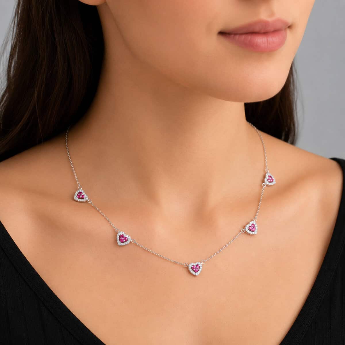 Colar de Prata 925 com 5 Corações Rosa Escuro Cravejados (2)