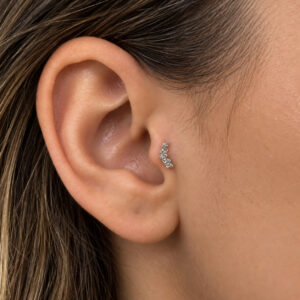 Piercing Tragus Curvo com Zircônias e Fecho de Bolinha em Prata 925